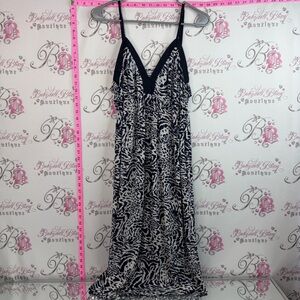 Striking dress maxi cheetah animal navy & White Printed Maxi Dress with V-Neck